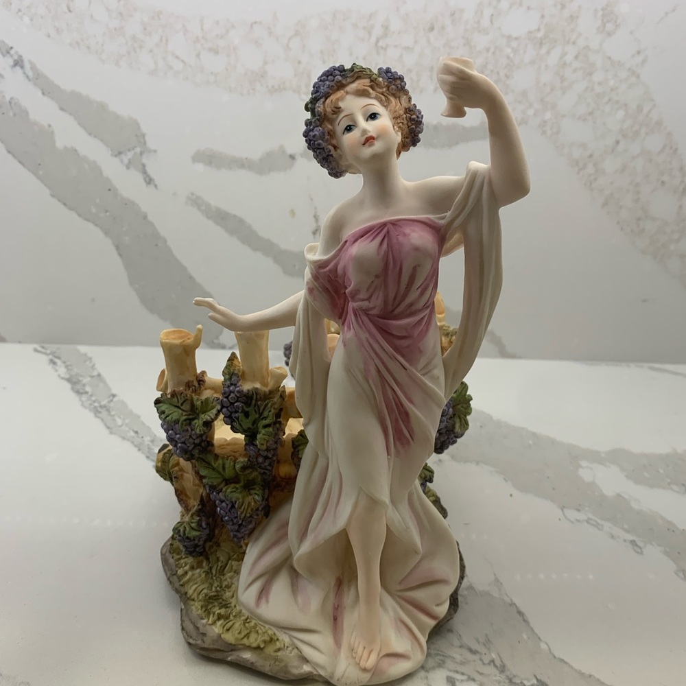 Beautifully female sculpture figurine with gift box